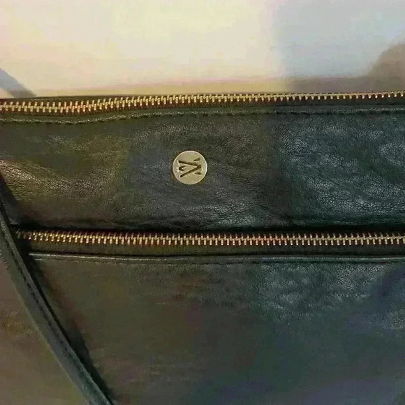 Traventi Leather double slip black crossbody hand‎ bag - Picture 4 of 10